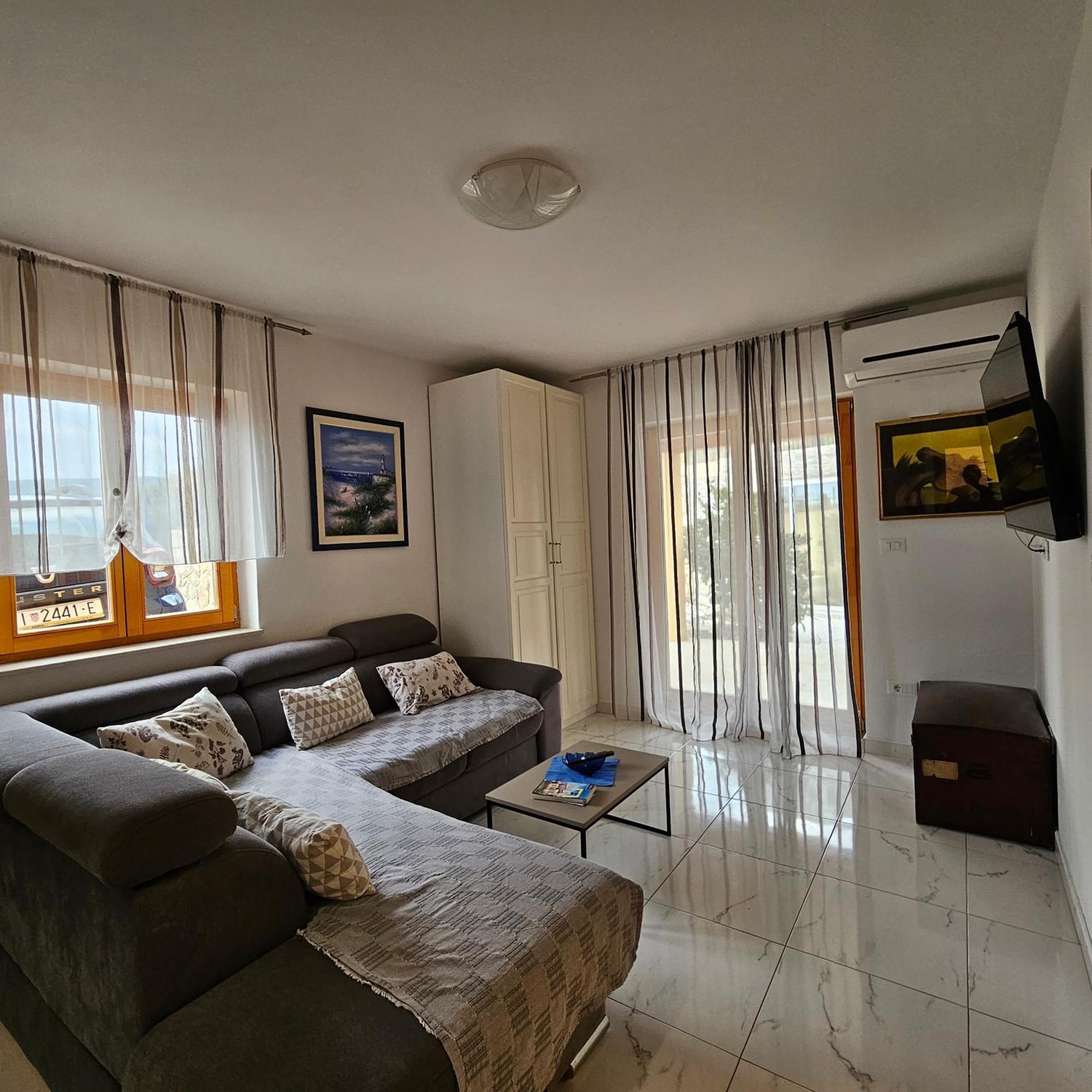 Lovro #1 & #2 Apartments Cres Εξωτερικό φωτογραφία